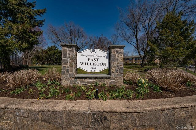 1 Bengeyfield Drive 2B, East Williston, NY 11596