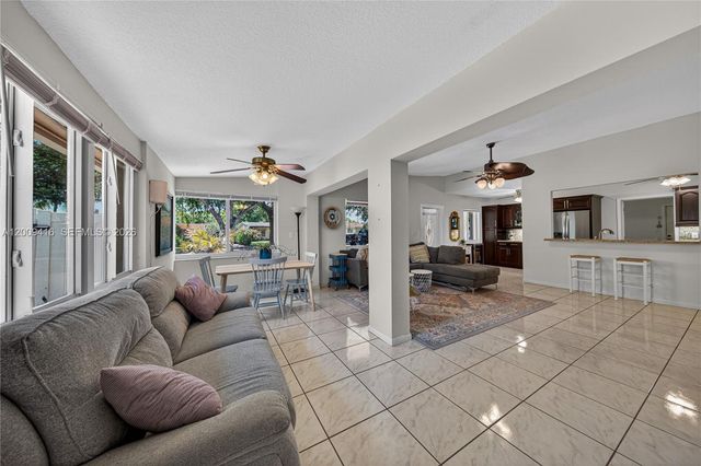 211 S 57th Way, Hollywood, FL 33023