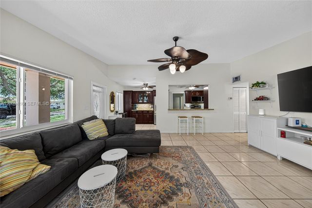 211 S 57th Way, Hollywood, FL 33023