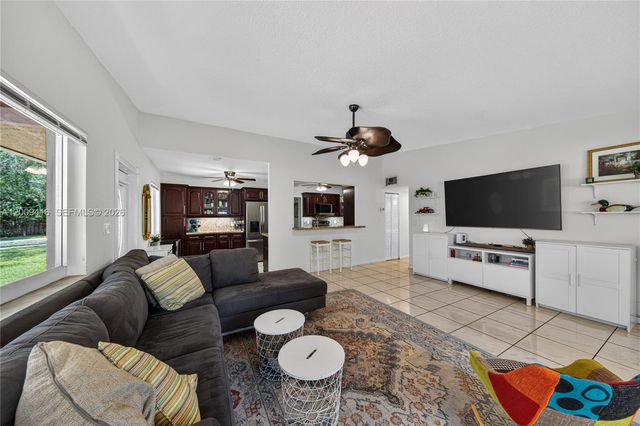 211 S 57th Way, Hollywood, FL 33023
