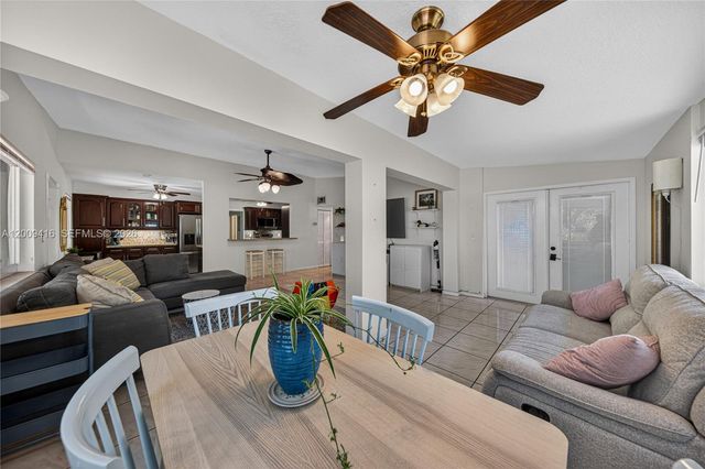 211 S 57th Way, Hollywood, FL 33023