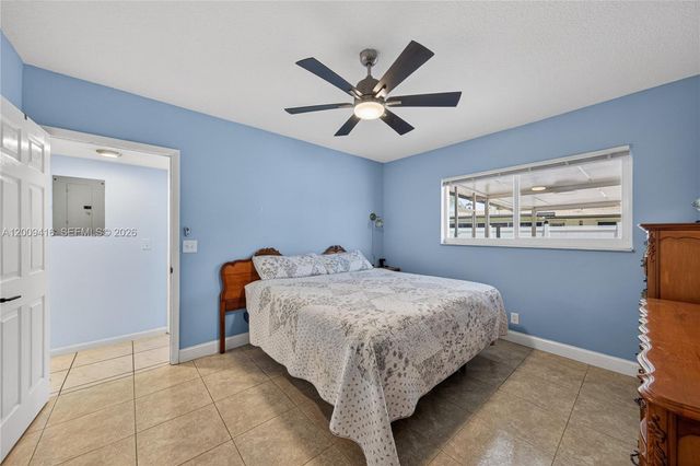 211 S 57th Way, Hollywood, FL 33023
