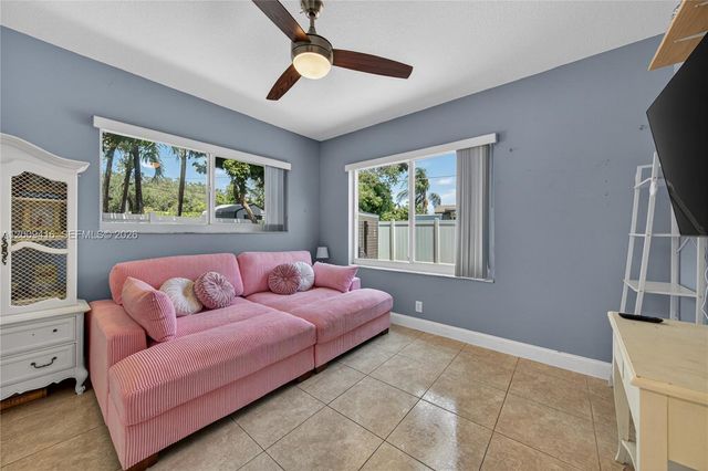 211 S 57th Way, Hollywood, FL 33023