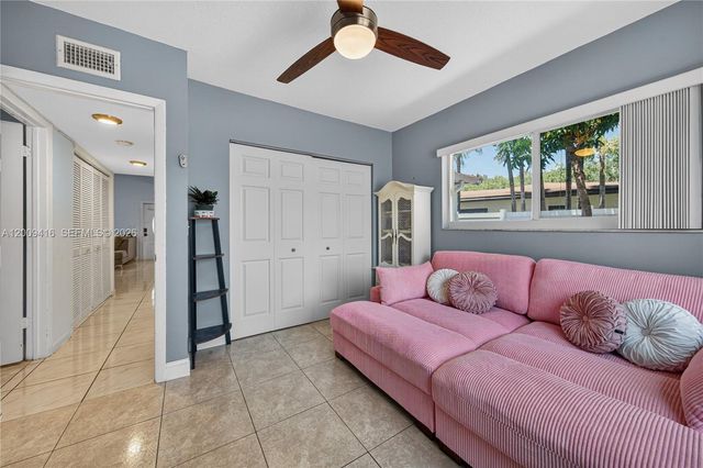 211 S 57th Way, Hollywood, FL 33023