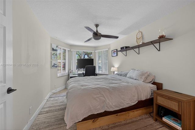 211 S 57th Way, Hollywood, FL 33023