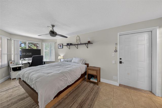 211 S 57th Way, Hollywood, FL 33023