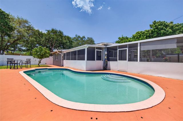 211 S 57th Way, Hollywood, FL 33023