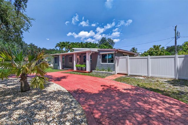 211 S 57th Way, Hollywood, FL 33023