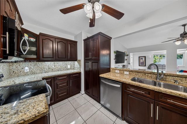 211 S 57th Way, Hollywood, FL 33023