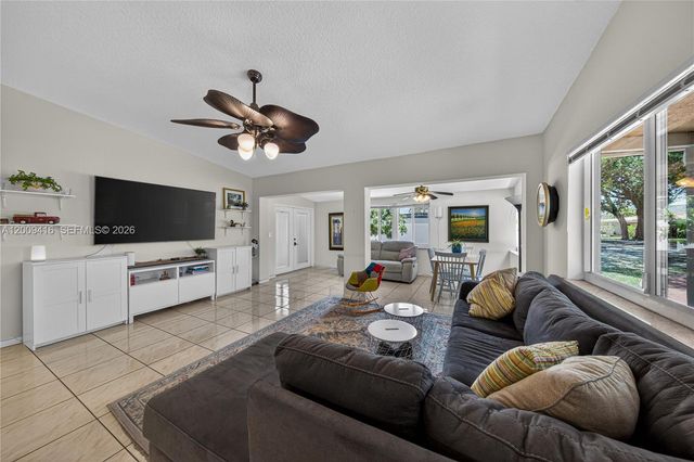 211 S 57th Way, Hollywood, FL 33023