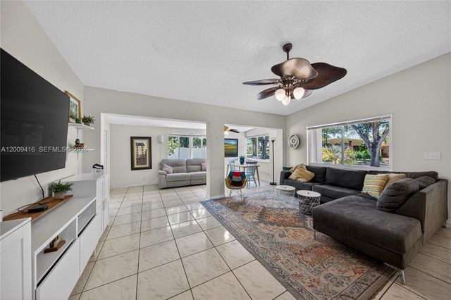 211 S 57th Way, Hollywood, FL 33023
