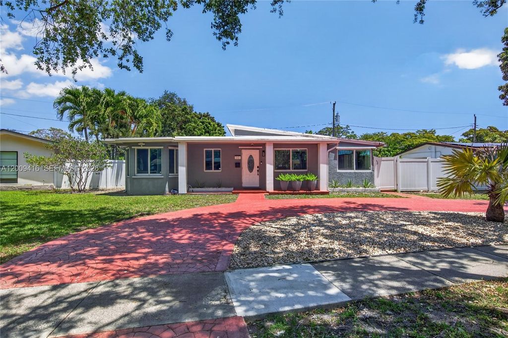 211 S 57th Way, Hollywood, FL 33023