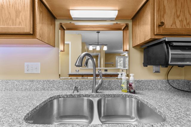 1300 Autumn Sun Ct 103, Louisville, KY 40243