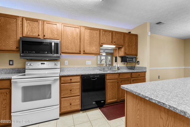 1300 Autumn Sun Ct 103, Louisville, KY 40243