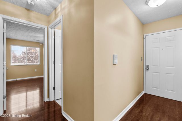 1300 Autumn Sun Ct 103, Louisville, KY 40243