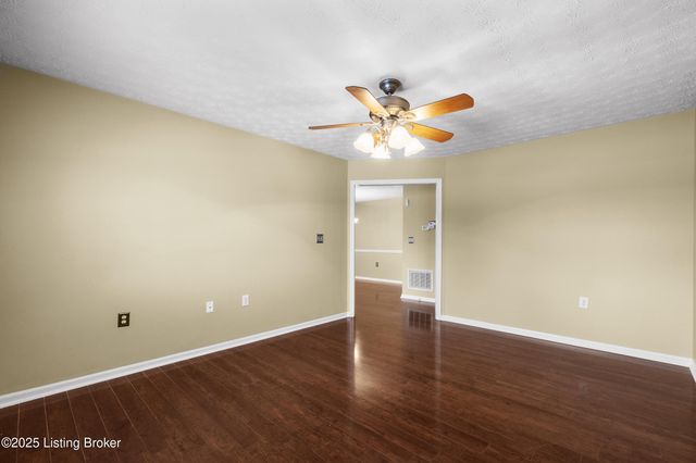 1300 Autumn Sun Ct 103, Louisville, KY 40243