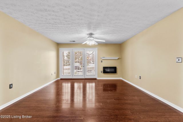 1300 Autumn Sun Ct 103, Louisville, KY 40243