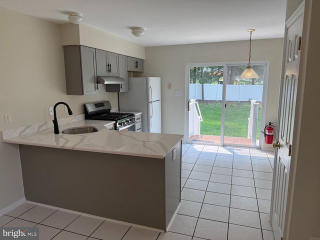 2 JUNIPER LN, Blackwood, NJ 08012