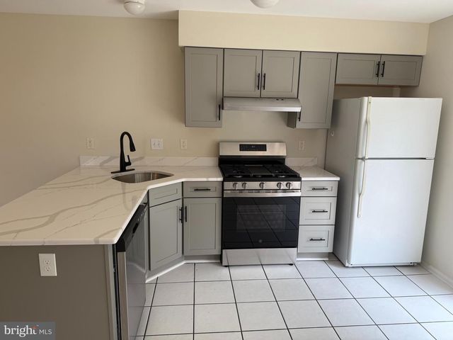 2 JUNIPER LN, Blackwood, NJ 08012
