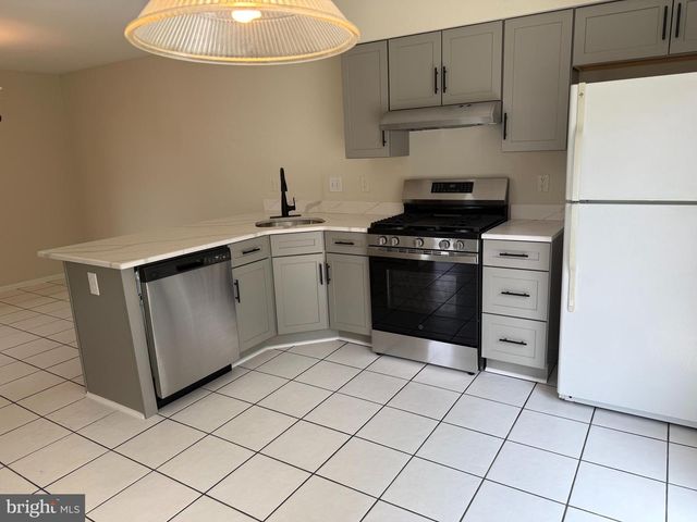 2 JUNIPER LN, Blackwood, NJ 08012