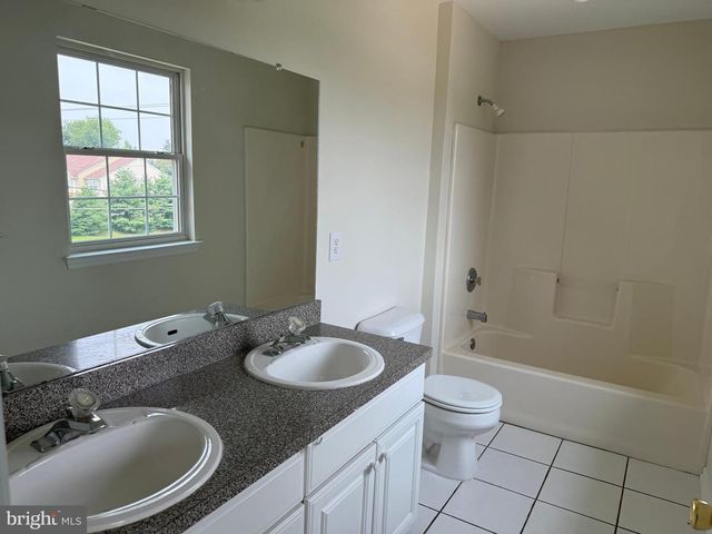2 JUNIPER LN, Blackwood, NJ 08012