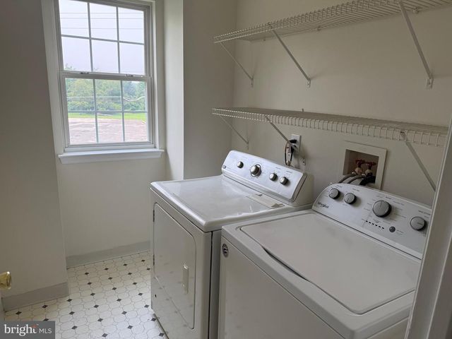 2 JUNIPER LN, Blackwood, NJ 08012
