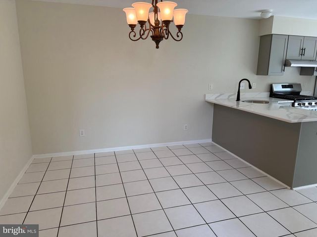 2 JUNIPER LN, Blackwood, NJ 08012