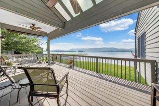 96 Peninsula Point DR, Moneta, VA 24121