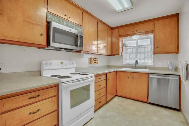 531 Locust Ave, Manteca, CA 95337
