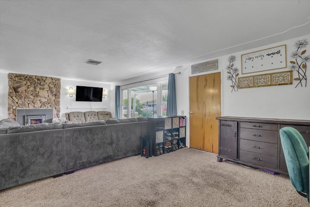 531 Locust Ave, Manteca, CA 95337