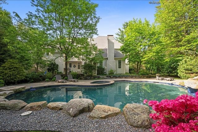 1 Thistle Hill Ln, Westborough, MA 01581