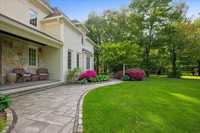 1 Thistle Hill Ln, Westborough, MA 01581