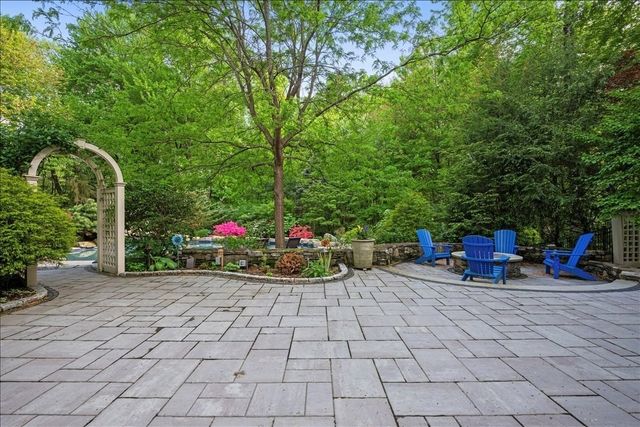 1 Thistle Hill Ln, Westborough, MA 01581