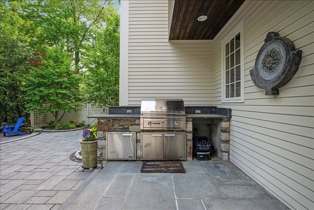 1 Thistle Hill Ln, Westborough, MA 01581