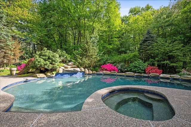 1 Thistle Hill Ln, Westborough, MA 01581