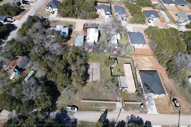2206 Beverly Drive, Granbury, TX 76048