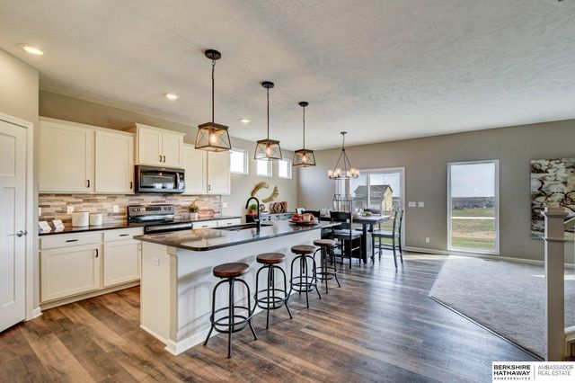 9711 S 184 Street, Omaha, NE 68136