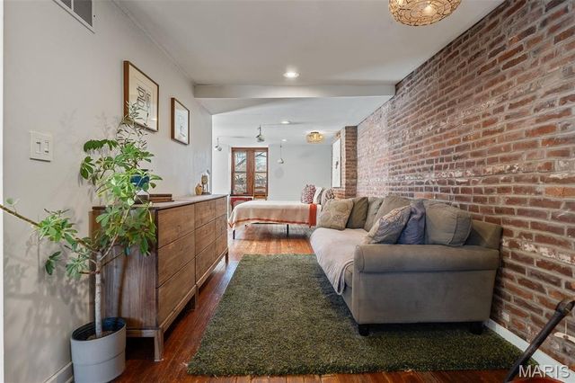 2316 S 9th Street, St Louis, MO 63104