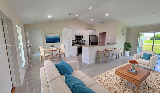 9019 E Crow Cir, La Belle, FL 33935