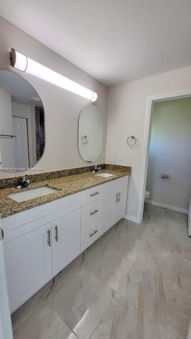 9019 E Crow Cir, La Belle, FL 33935