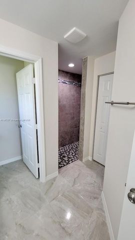 9019 E Crow Cir, La Belle, FL 33935