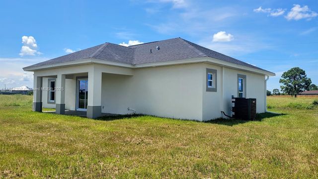 9019 E Crow Cir, La Belle, FL 33935