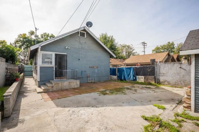 781 W Center, Pomona, CA 91768