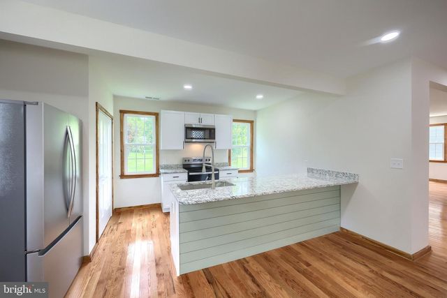 13 MAUL AVE, Felton, PA 17322