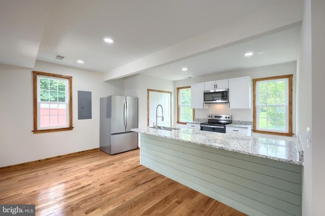 13 MAUL AVE, Felton, PA 17322