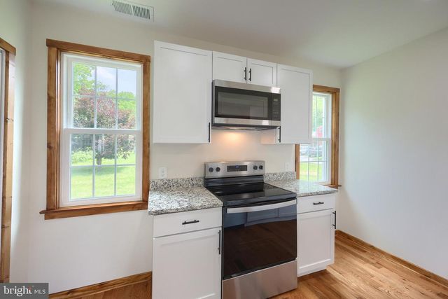 13 MAUL AVE, Felton, PA 17322