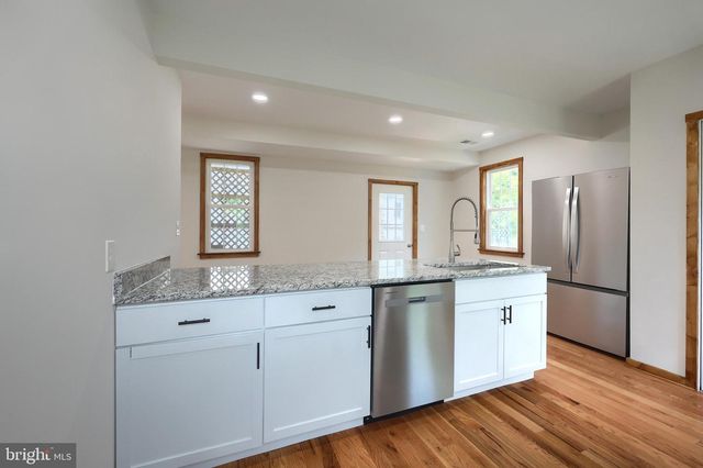 13 MAUL AVE, Felton, PA 17322