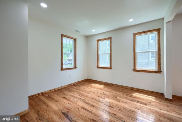 13 MAUL AVE, Felton, PA 17322