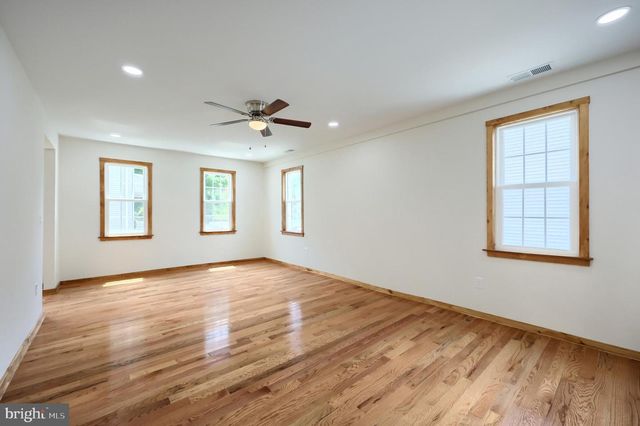 13 MAUL AVE, Felton, PA 17322