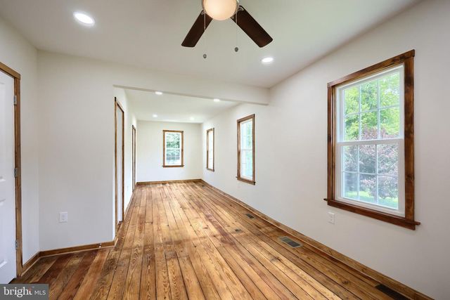 13 MAUL AVE, Felton, PA 17322